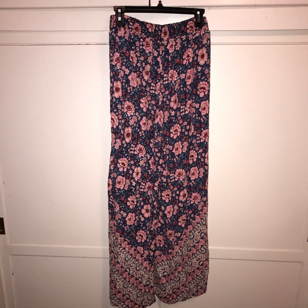 Beautiful Billabong Flare Pants!